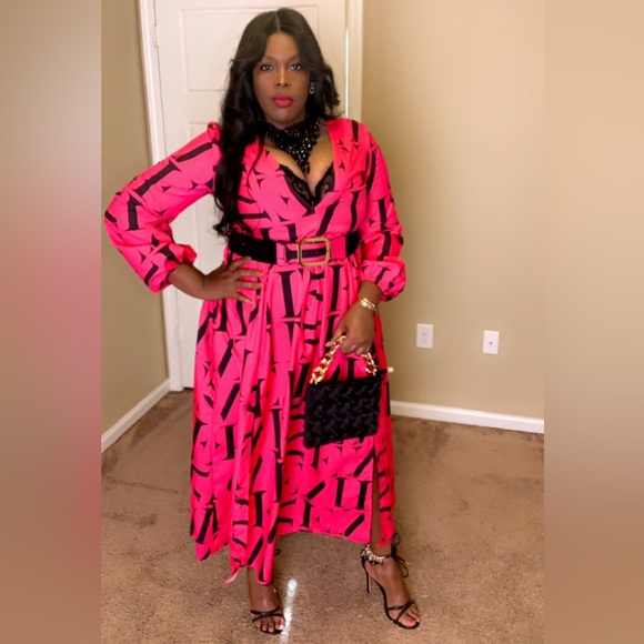 PINK LETTER PRINT BELTED MAXI DRESS - Picture 3 of 6